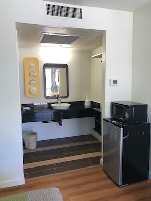 Bathroom sink