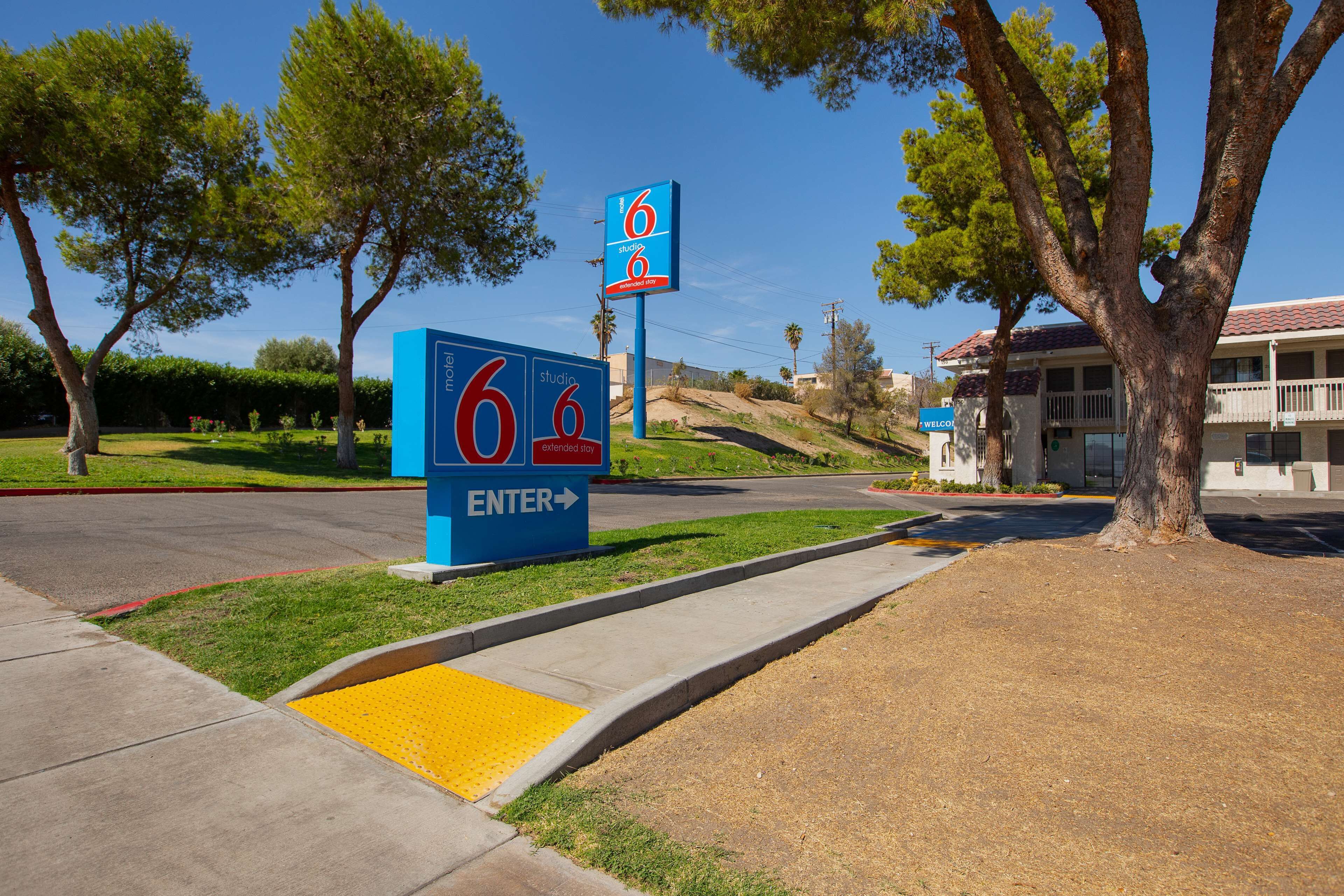 A motel sign with a '6' symbol and an 'ENTER' arrow, indicating the entrance to the motel.