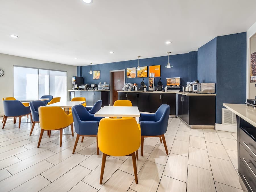 Free daily buffet breakfast