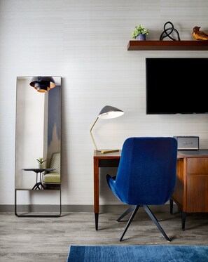 Egyptian cotton sheets, premium bedding, minibar, in-room safe - Gansevoort Meatpacking (New York)