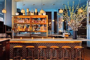 3 restaurants; breakfast, lunch, dinner, and brunch served