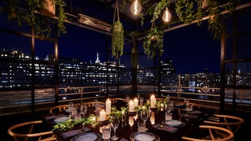 3 restaurants, breakfast, lunch, dinner served; French cuisine