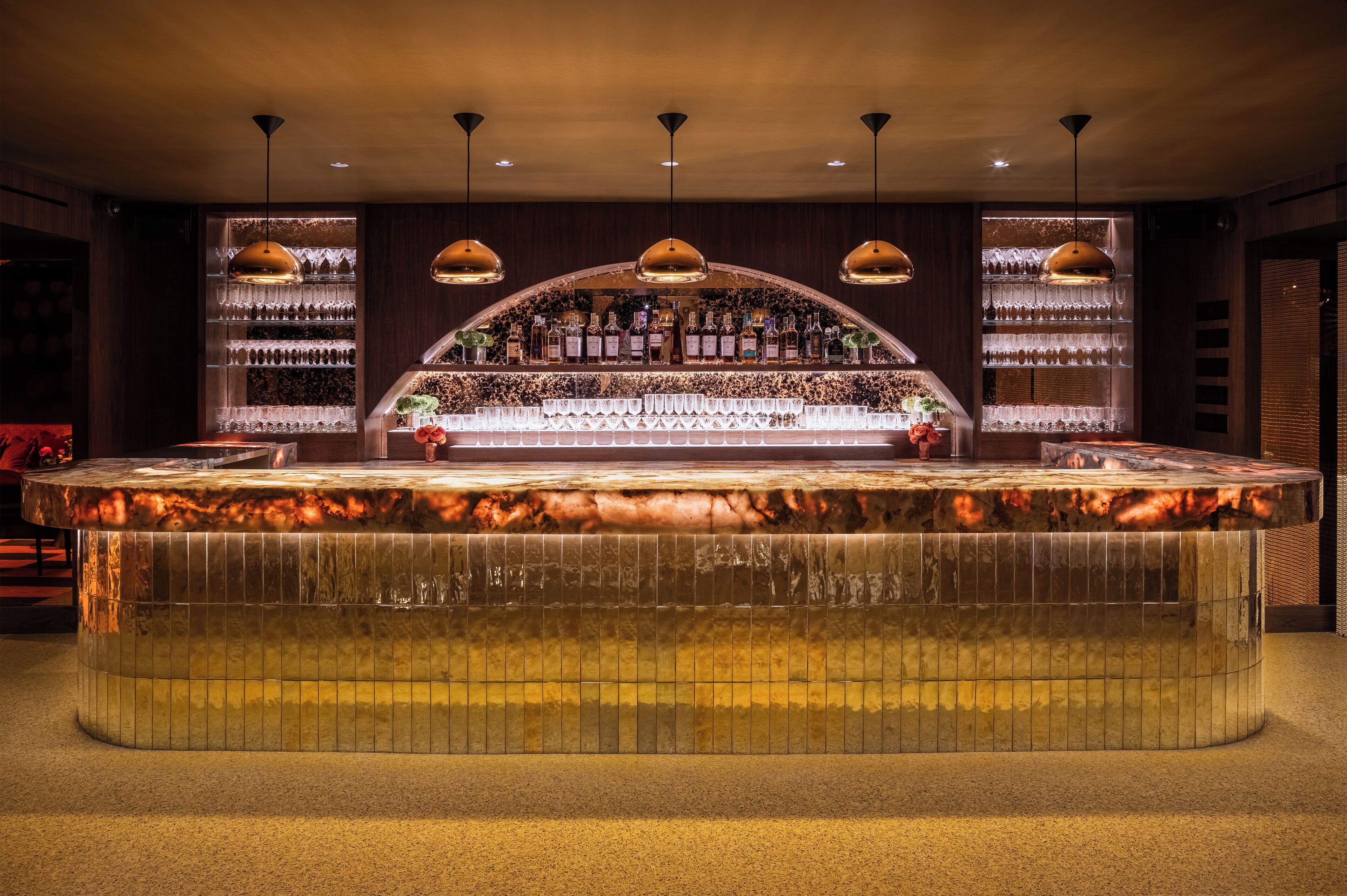 Bar (trong khuôn viên)