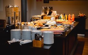 Free daily buffet breakfast