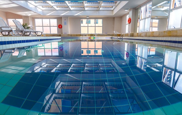 Indoor pool, pool loungers