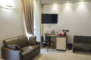 Junior Suite | Down comforters, minibar, in-room safe, individually furnished