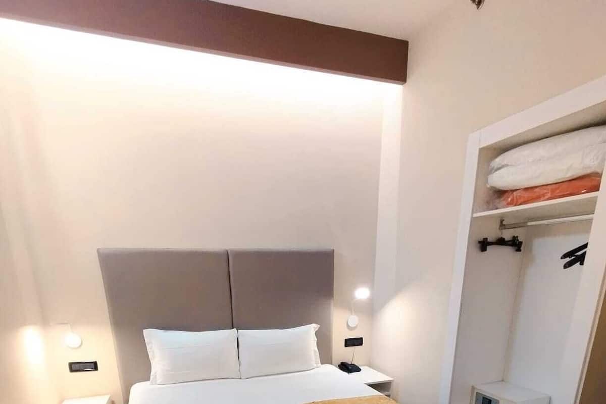 Standard Double Room | Down comforters, minibar, in-room safe, individually furnished