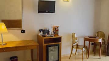 Standard Single Room | Down duvets, minibar, in-room safe, individually furnished