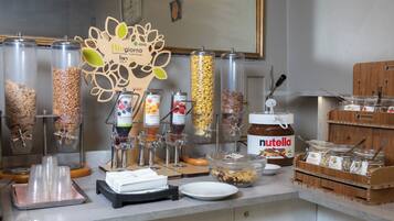 Tägliches Frühstücksbuffet (8 EUR pro Person)