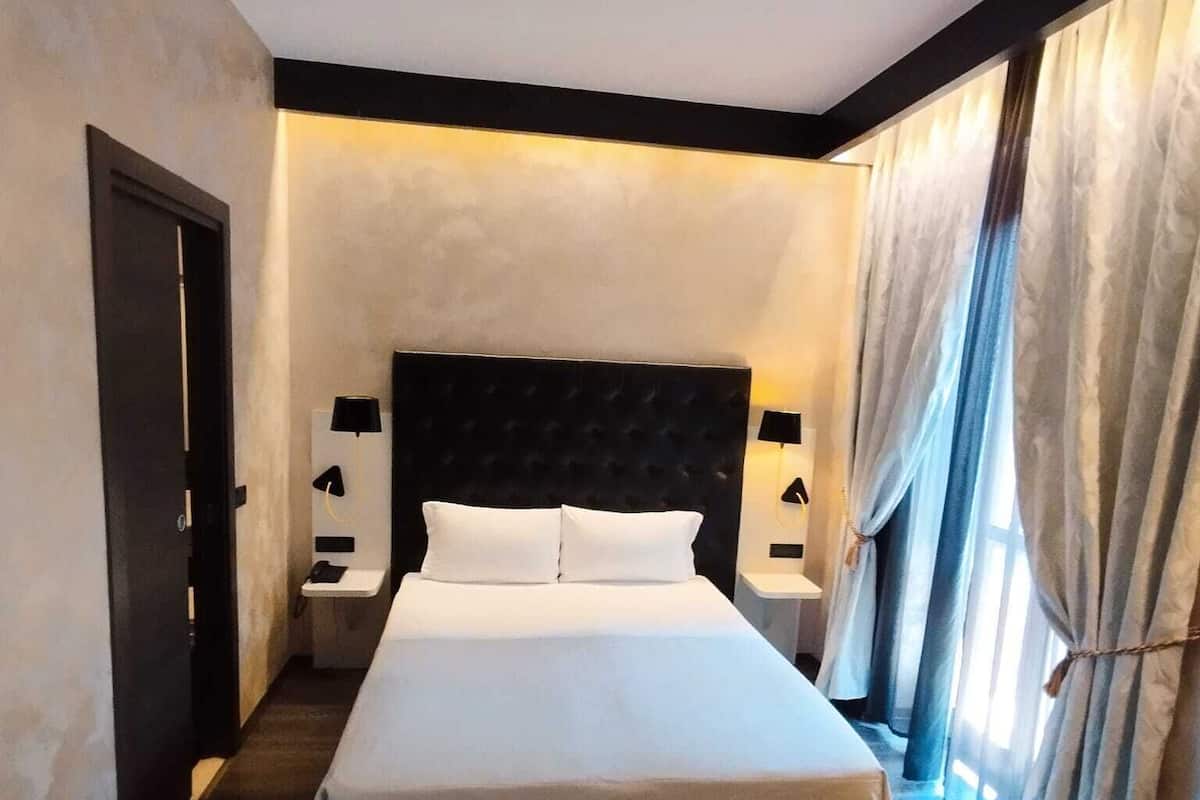 Junior Suite | Down comforters, minibar, in-room safe, individually furnished