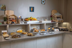 Daily buffet breakfast for a fee