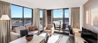 Oaks Adelaide Horizons Suites
