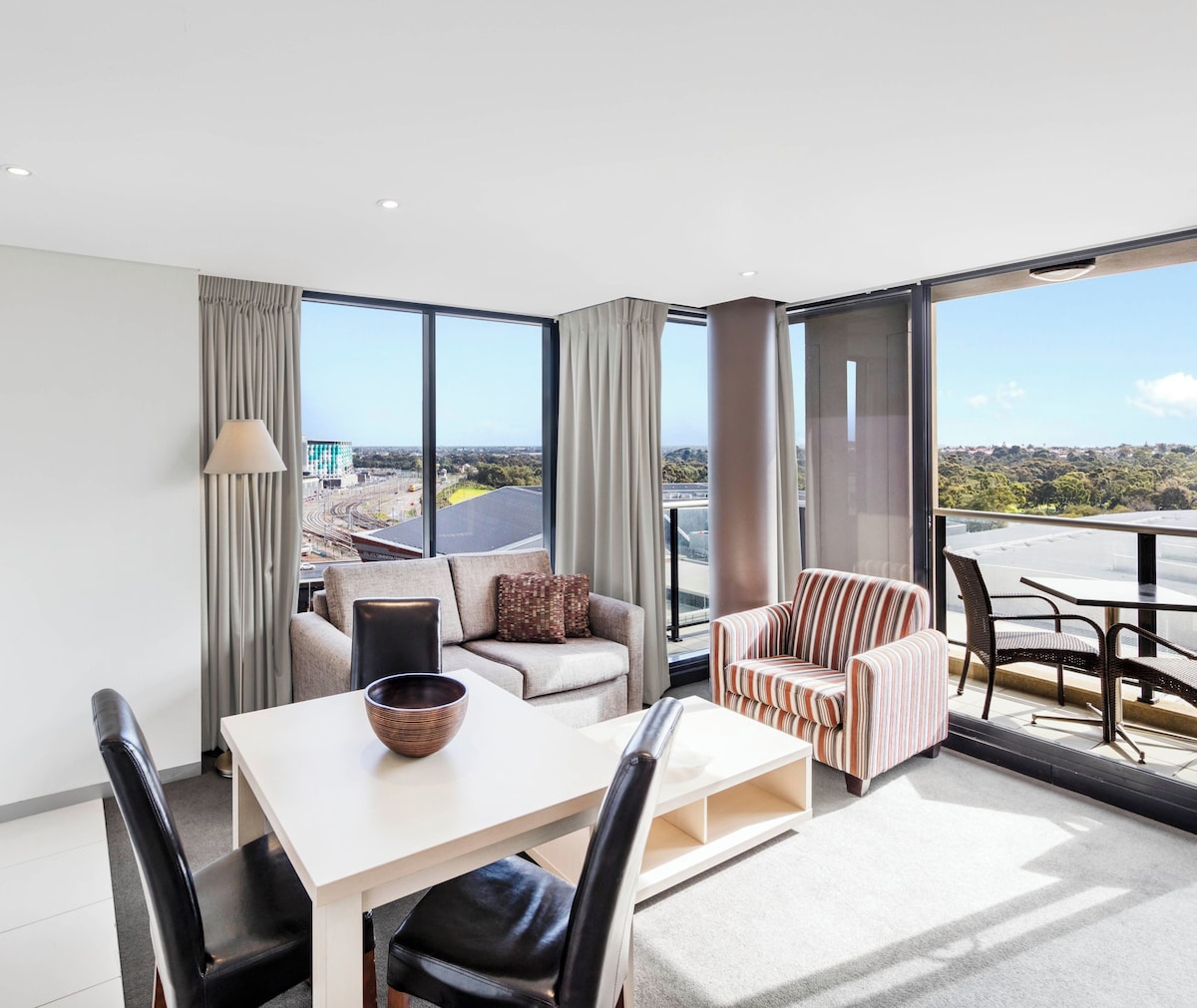 Oaks Adelaide Horizons Suites