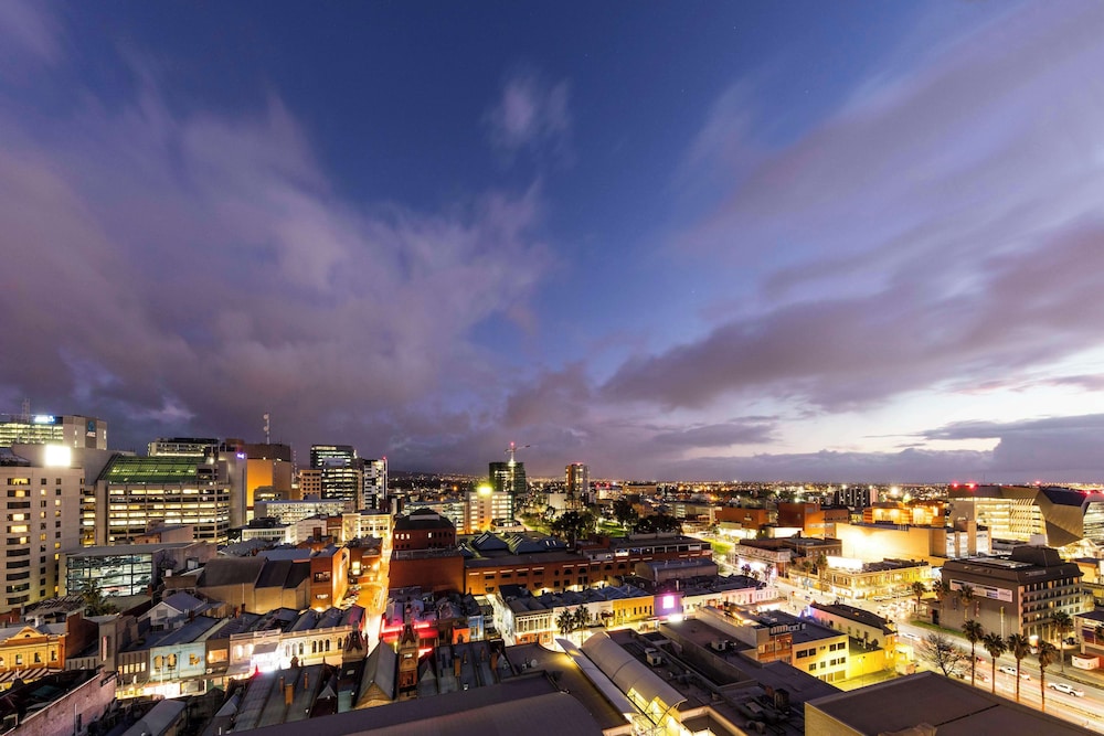 Oaks Adelaide Horizons Suites by null