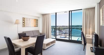 Oaks Adelaide Horizons Suites