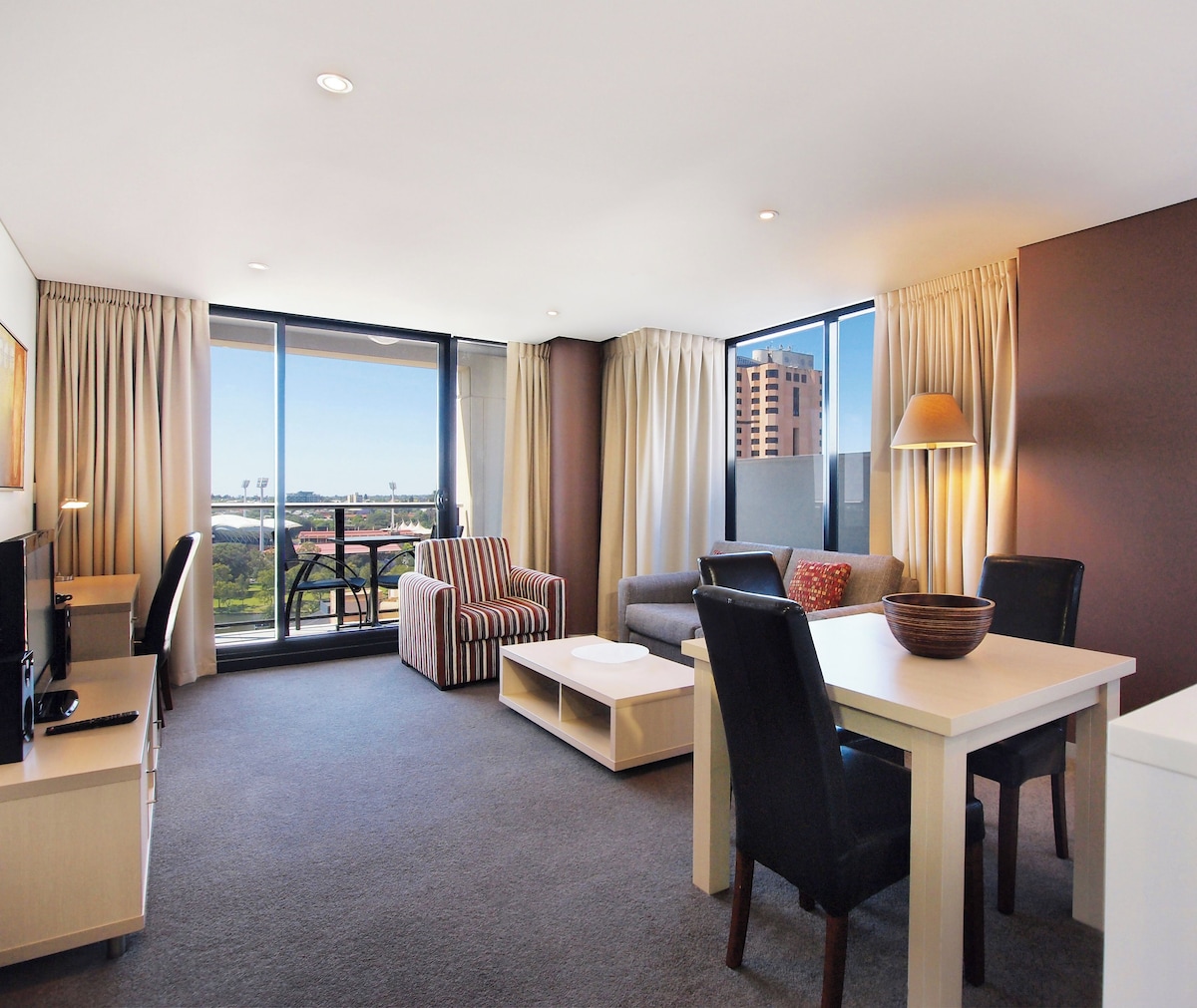 Oaks Adelaide Horizons Suites