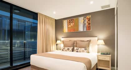 Oaks Adelaide Horizons Suites