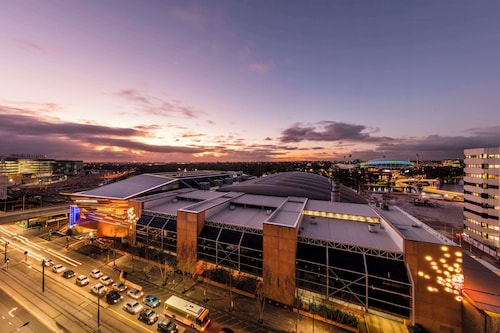 Oaks Adelaide Horizons Suites