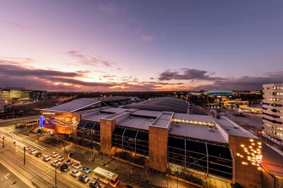 Oaks Adelaide Horizons Suites