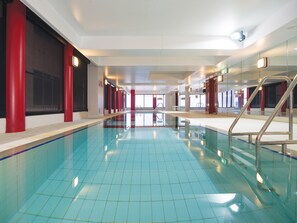 Indoor pool - Oaks Adelaide Horizons Suites (Adelaide)