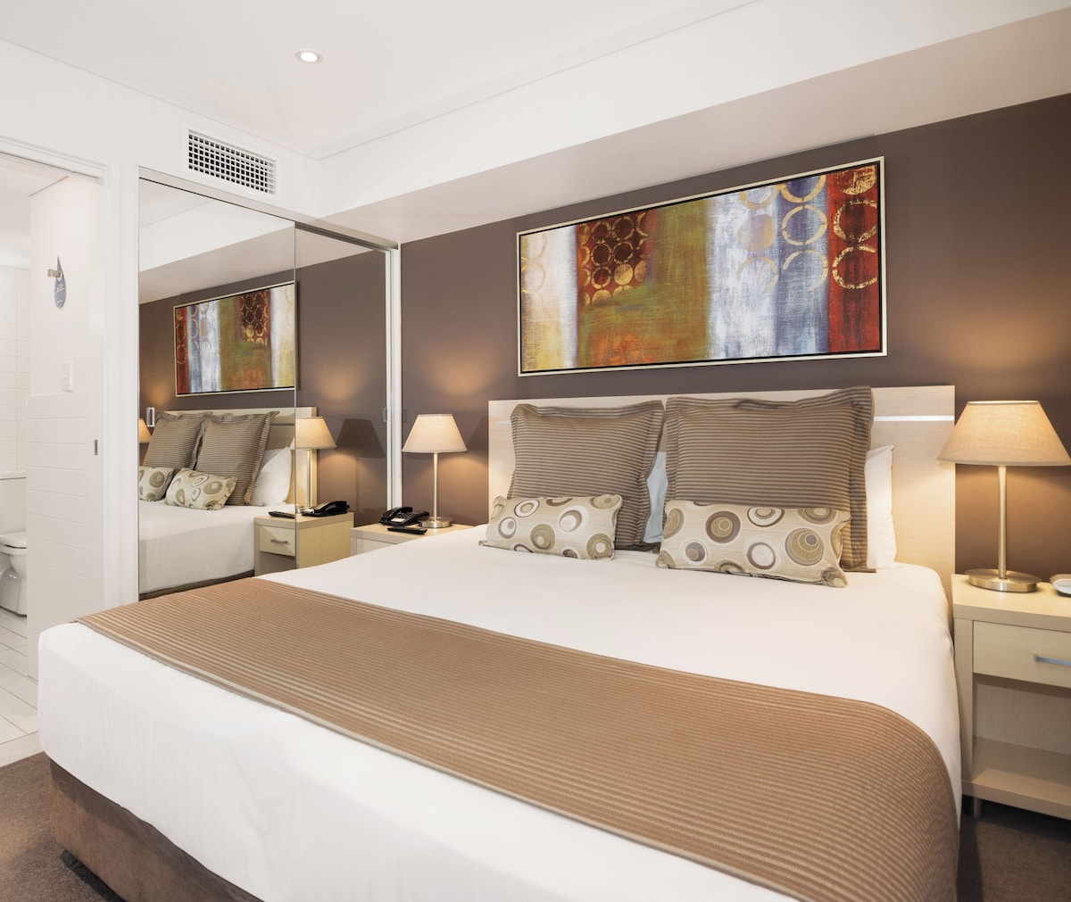 Oaks Adelaide Horizons Suites