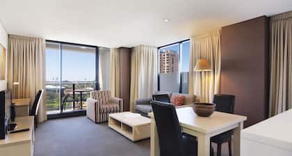 Oaks Adelaide Horizons Suites