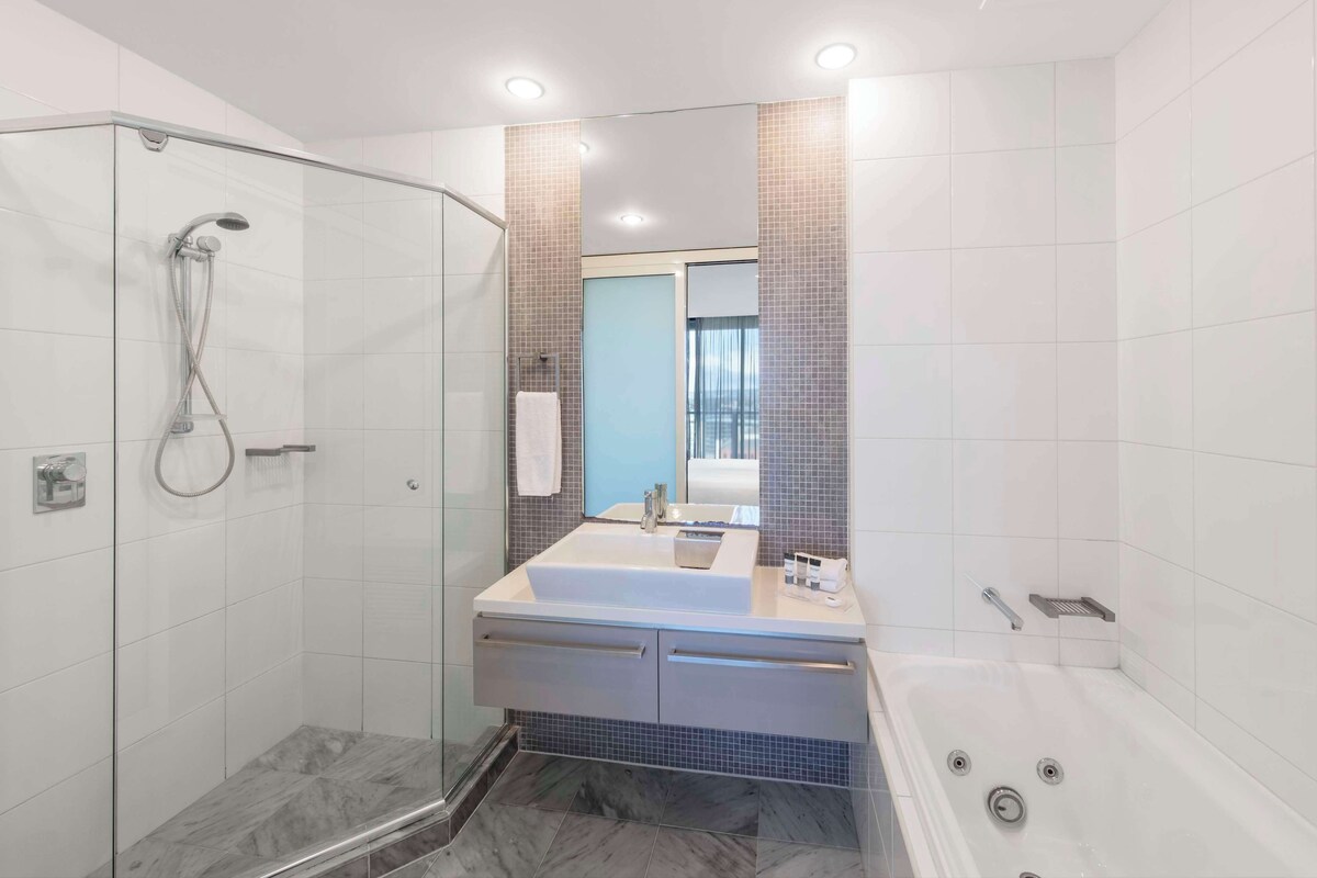 Oaks Adelaide Horizons Suites