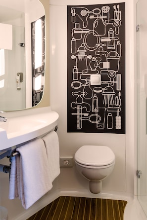 Bathroom sink - ibis Amsterdam City West (Amsterdam)