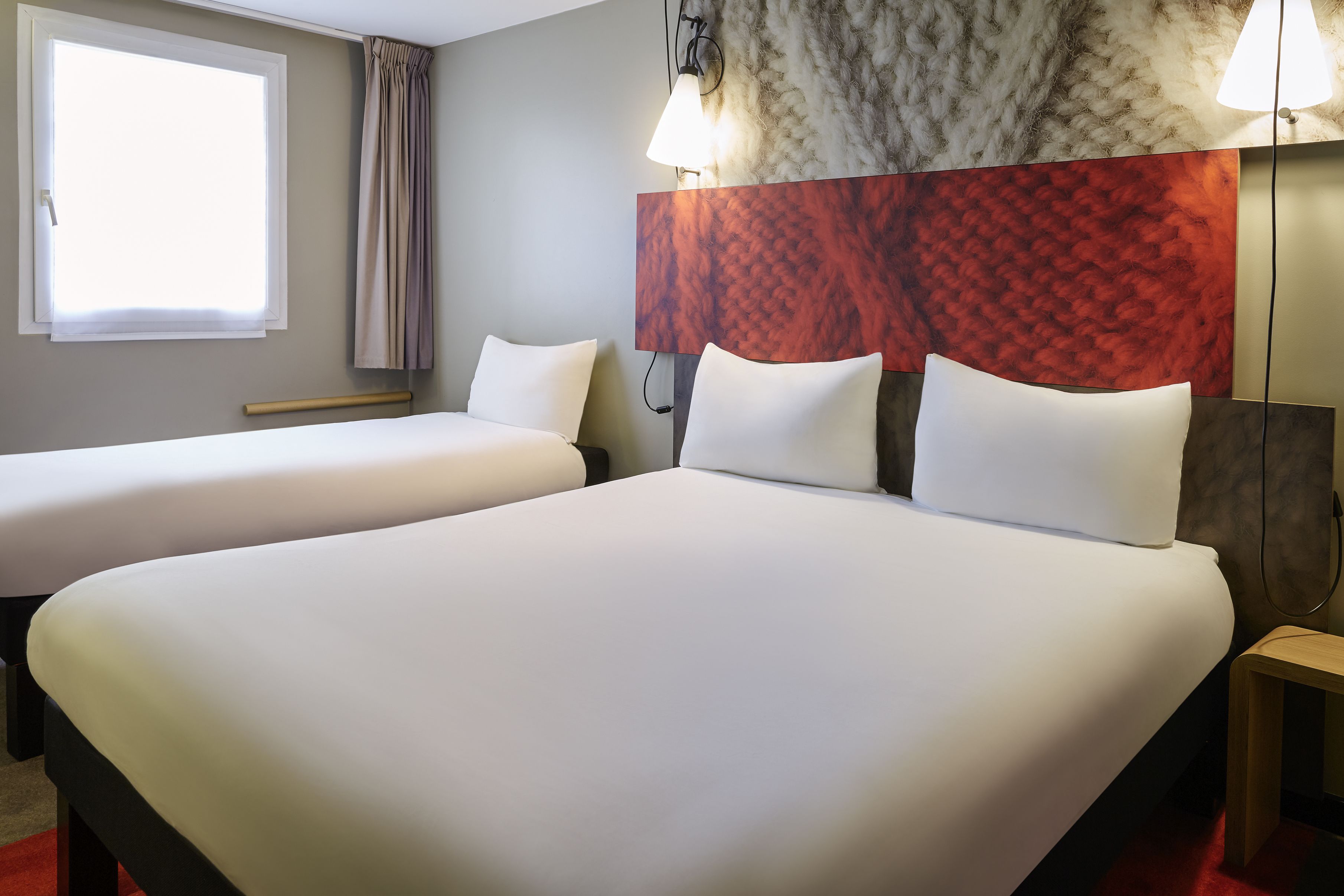 standard room, 3 single beds | in-room safe, desk, soundproofing, iron/ironing board