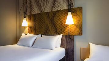 Safe på rommet, skrivebord, lydisolert og strykejern/-brett