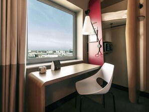 Habitación Business, 1 cama doble | Caja fuerte, escritorio, sistema de insonorización