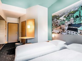 Habitación con 2 camas individuales | Escritorio, cortinas opacas, sistema de insonorización y wifi gratis