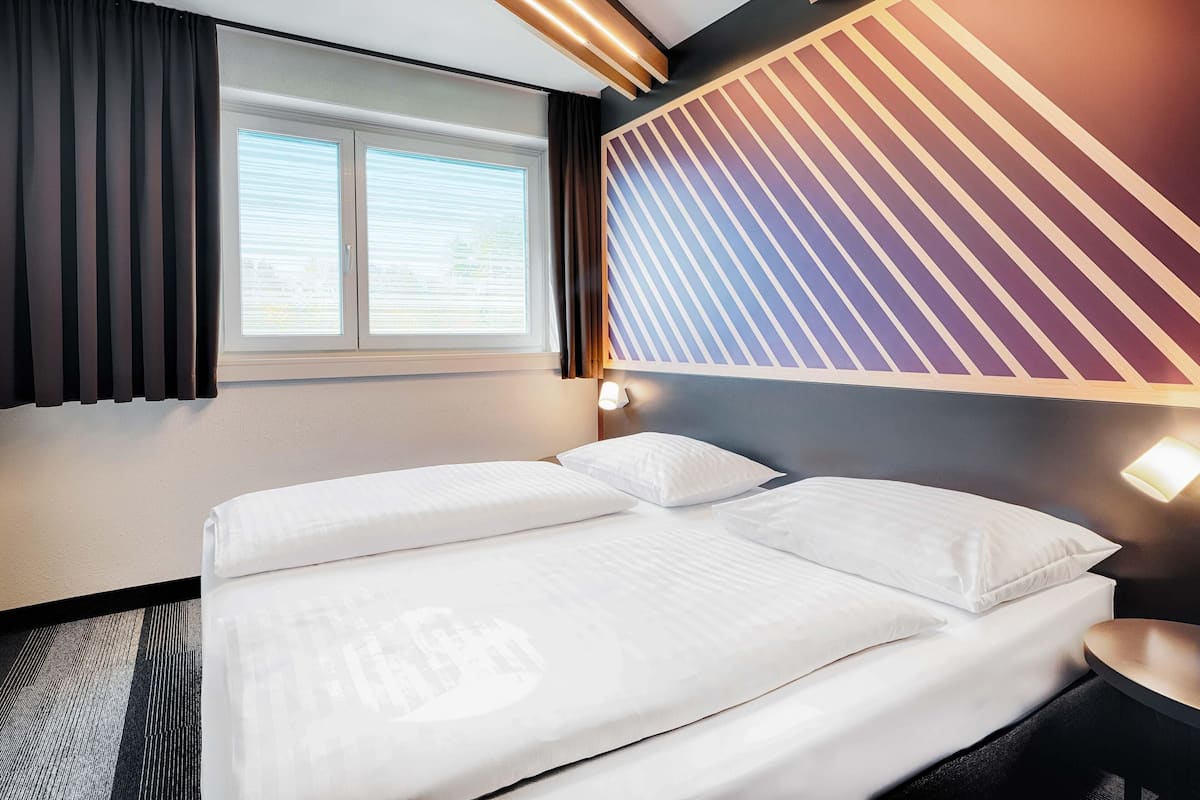 Habitación doble Premium | Escritorio, cortinas blackout, insonorización y wifi gratis