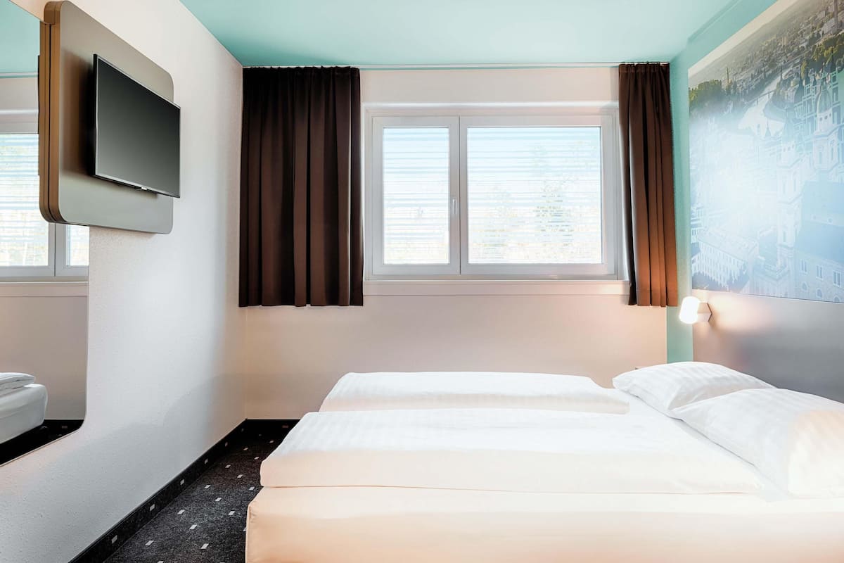 Quarto casal | Escrivaninha, cortinas blackout, quartos à prova de som