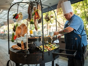 Frühstück, Mittagessen, internationale Küche, Blick auf den Garten