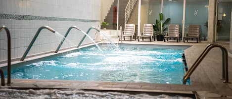 Piscine intérieure