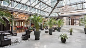 Lobby lounge
