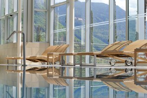 Indoor pool, open 6:00 AM to 9:30 PM, pool loungers - Four Points by Sheraton Bolzano (Bolzano)
