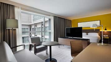 Suite Junior, 1 letto king | Biancheria da letto ipoallergenica, minibar, cassaforte in camera