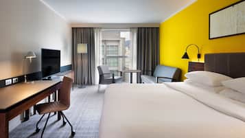 Junior-Suite, 1 King-Bett | Allergikerbettwaren, Minibar, Zimmersafe, Schreibtisch