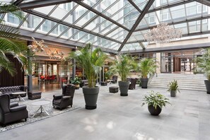 Lobby lounge