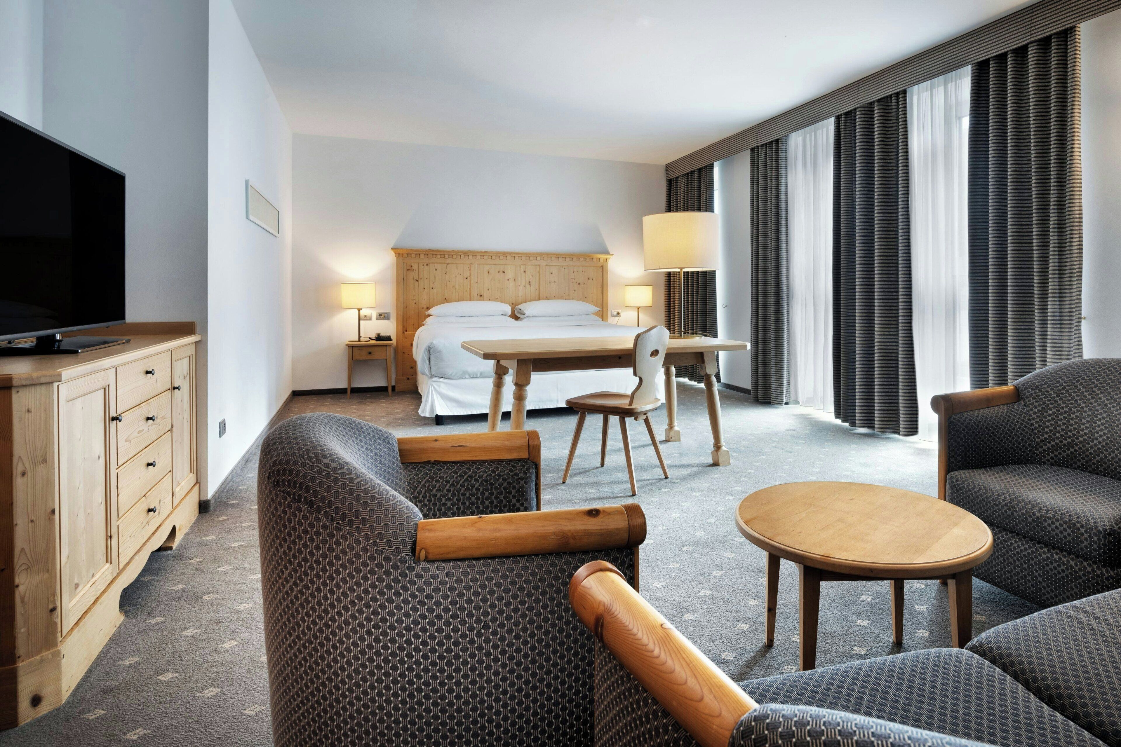 Suite, 1 letto king | Soggiorno | TV LCD, film pay-per-view