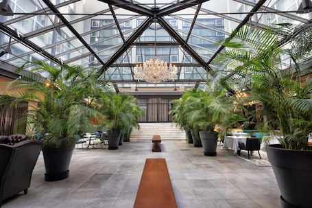 Recepção. Four Points by Sheraton Bolzano