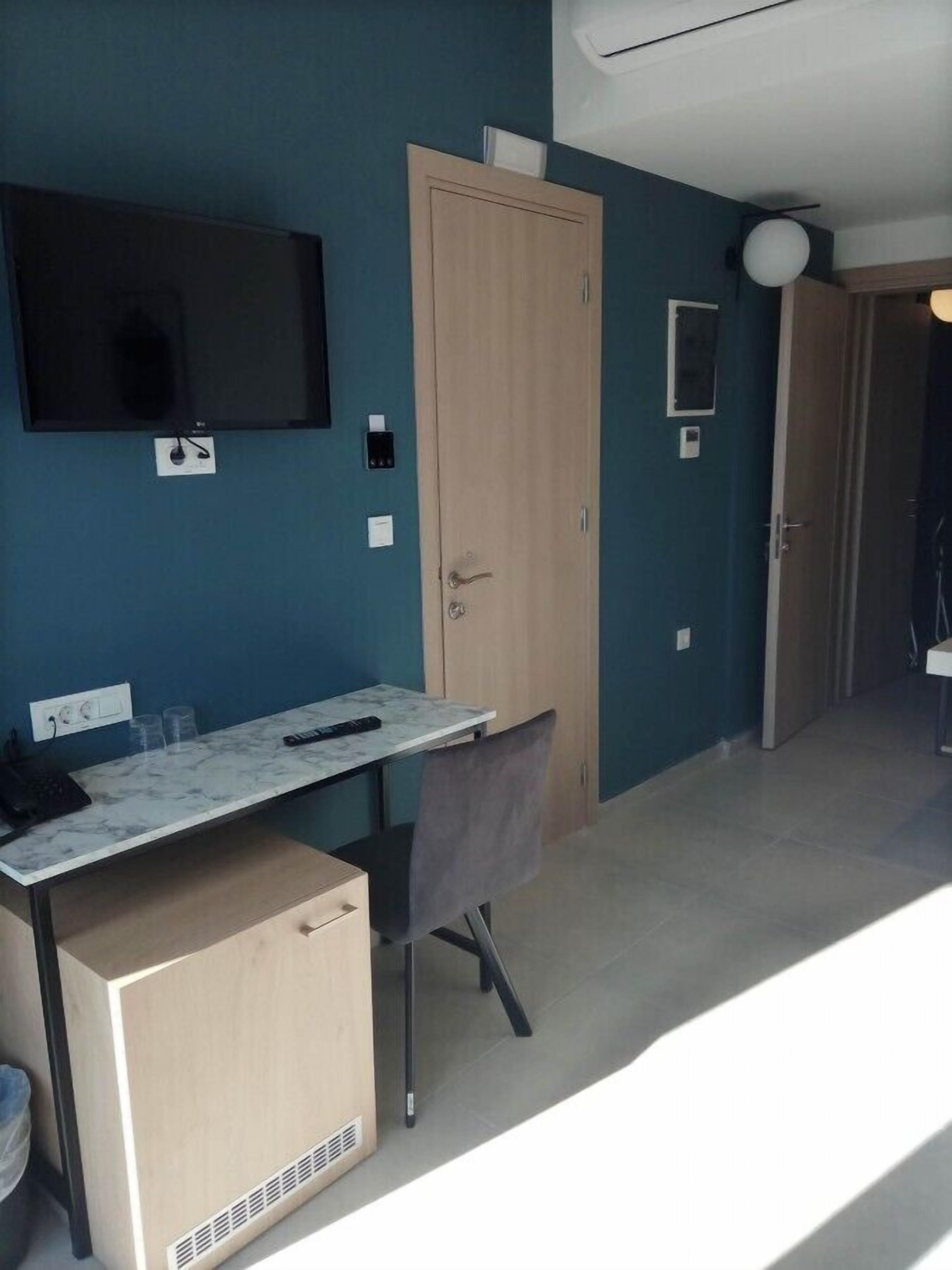 connected quadruple side sea view | minibar, in-room safe, desk, laptop workspace