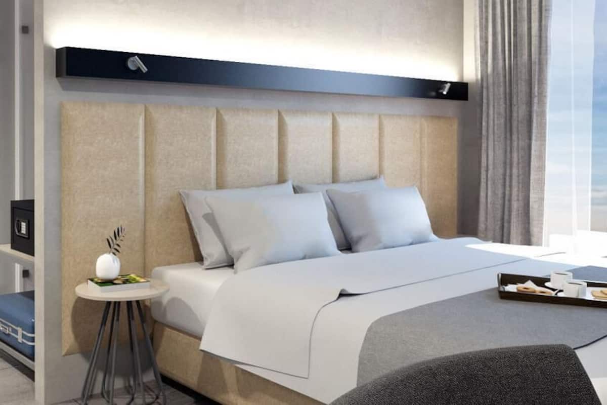Quadruple Side Sea View | Minibar, in-room safe, desk, laptop workspace
