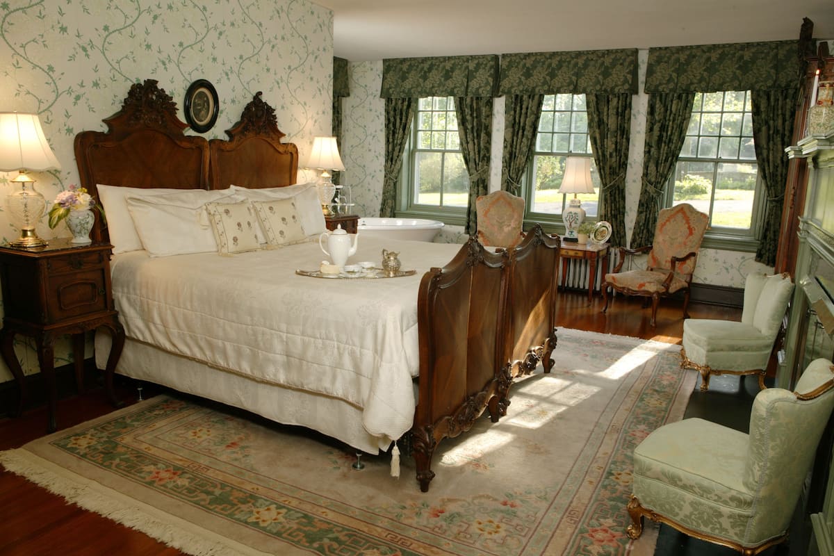 Deluxe Double Room, 1 Bedroom, Jetted Tub | 1 bedroom, soundproofing, iron/ironing board, free WiFi