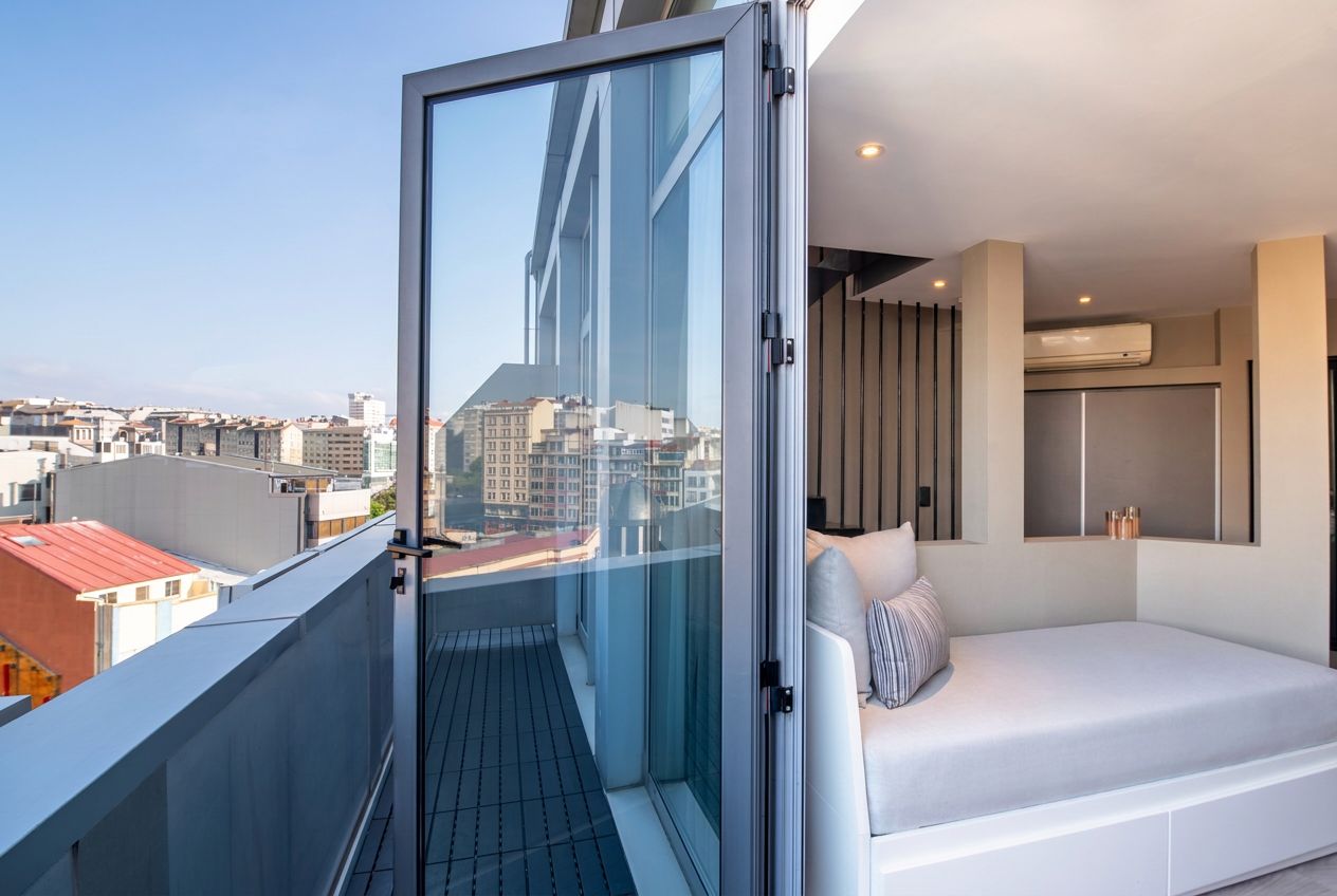 Junior suite, balkon, uitzicht op de stad | Terras