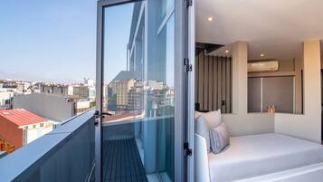Junior suite, balkon, uitzicht op de stad | Terras