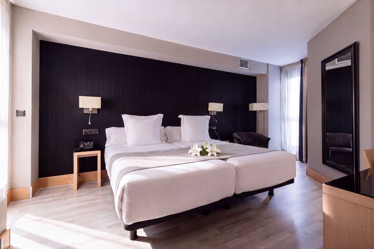Basic Room | Premium bedding, minibar, in-room safe, desk