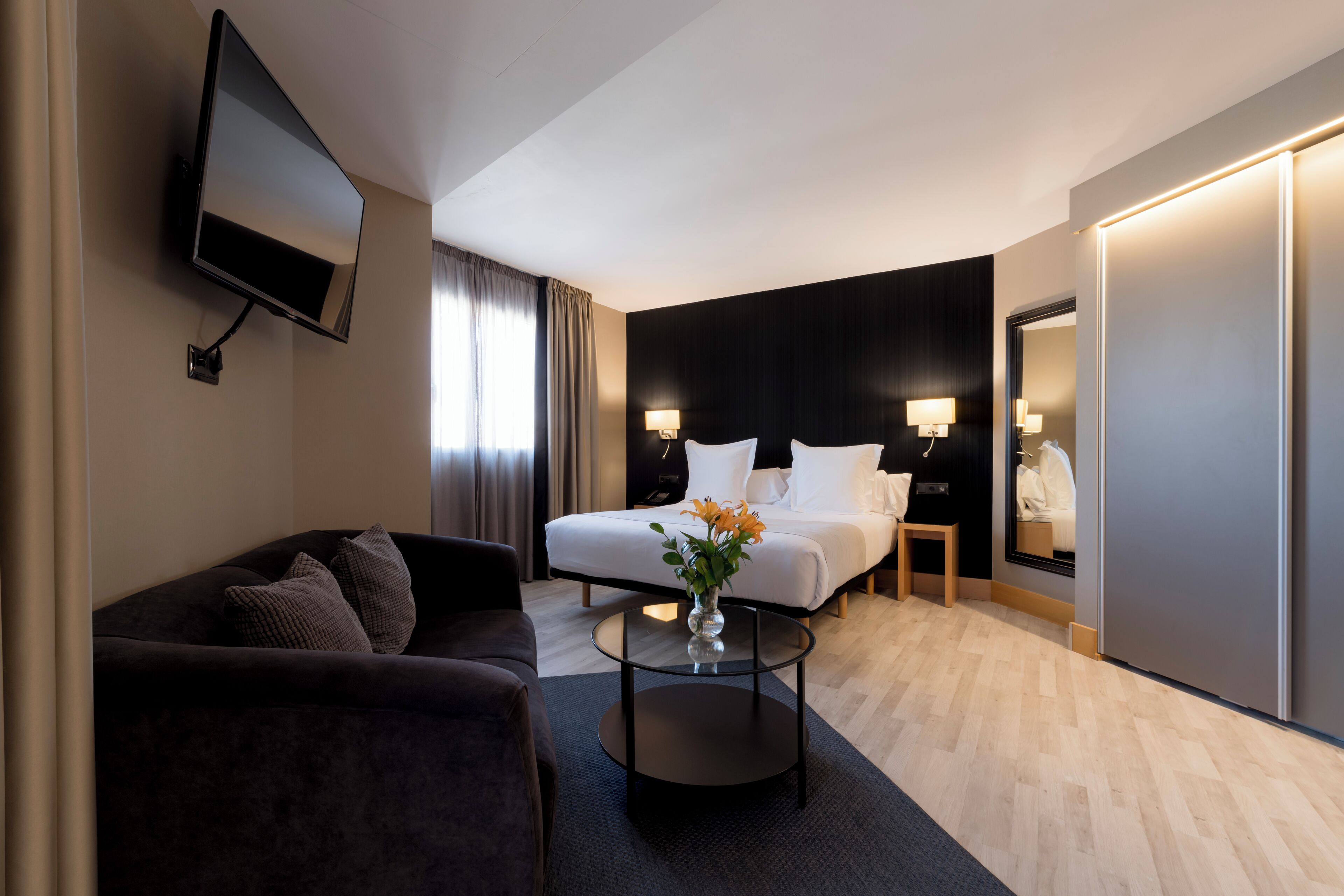 Luxe beddengoed, een minibar, een kluis op de kamer